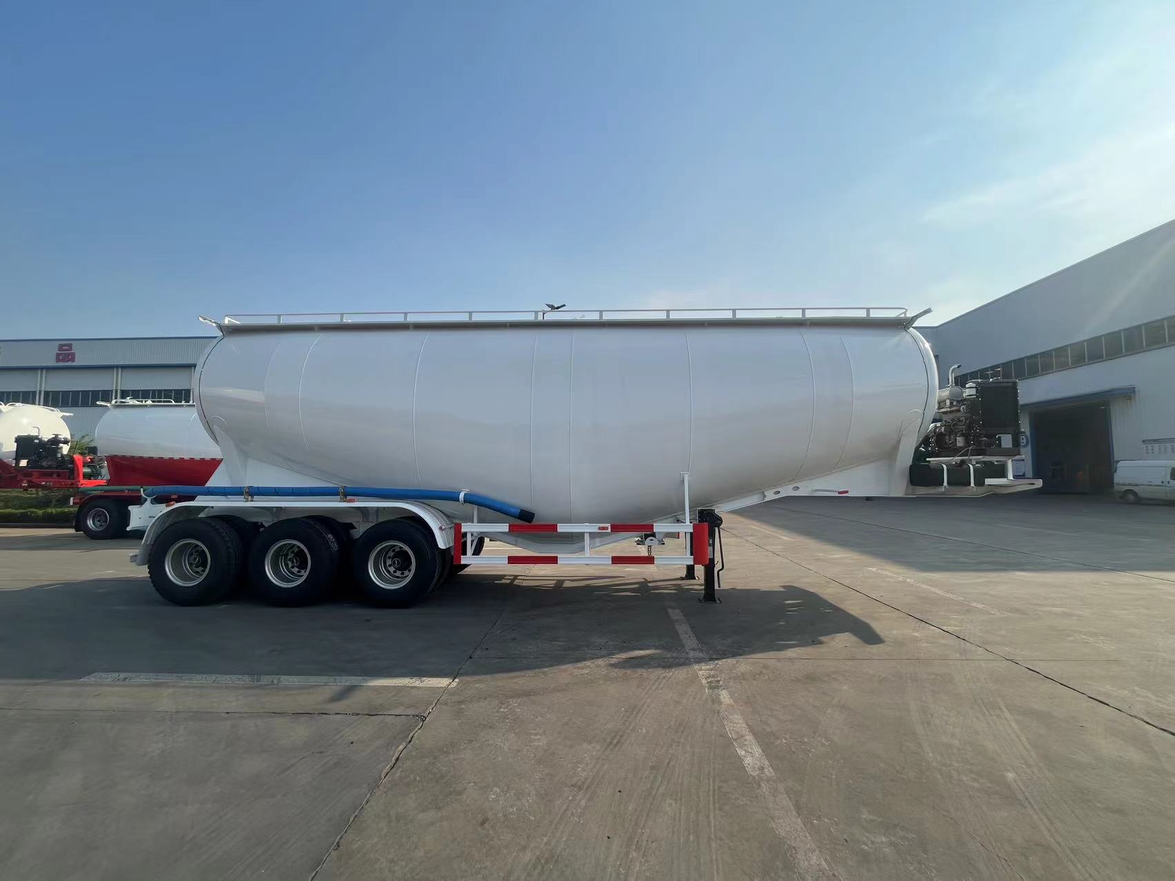 Tri-Tri-Tri-Axle Cement Tank Semi Trailer ຈະຖືກສົ່ງໄປທີ່ Gabon